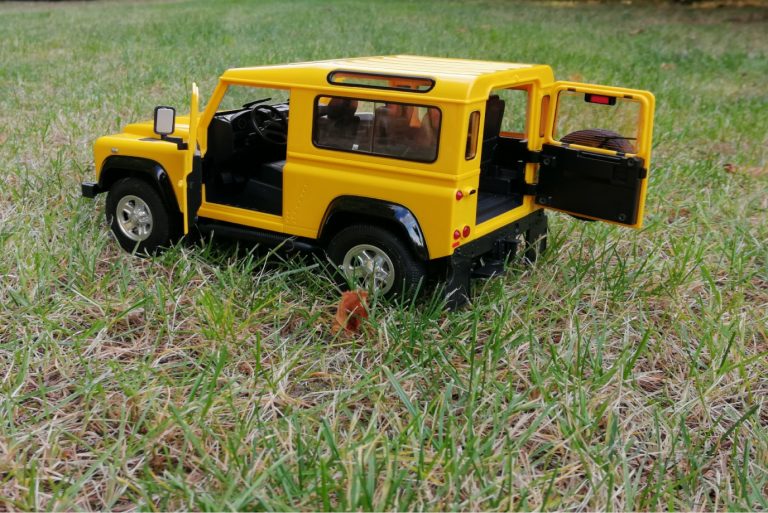Land Rover Defender od Rastar Blog modelarski
